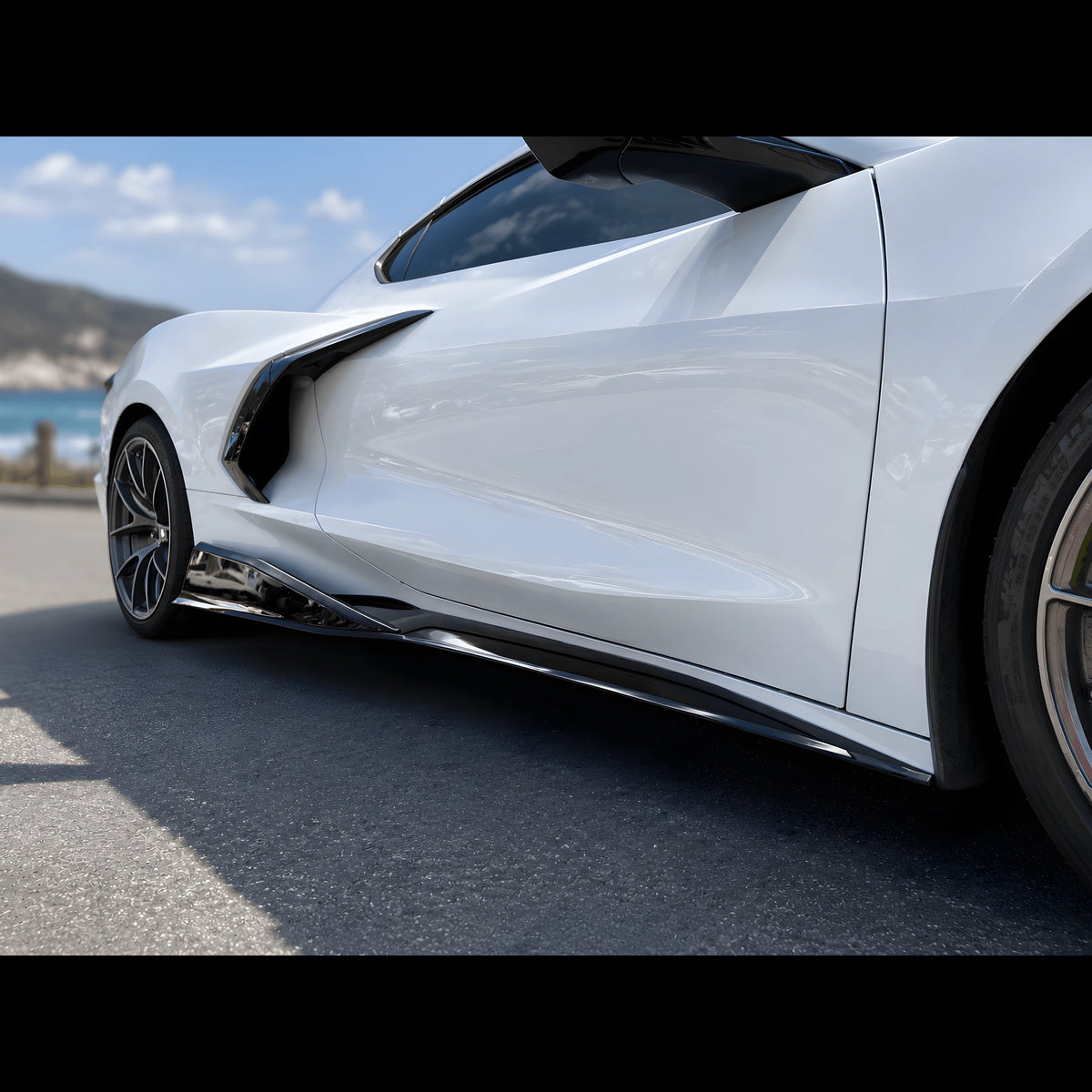 Corvette C8 Stingray 5VM side skirts, black trim with angled front edge