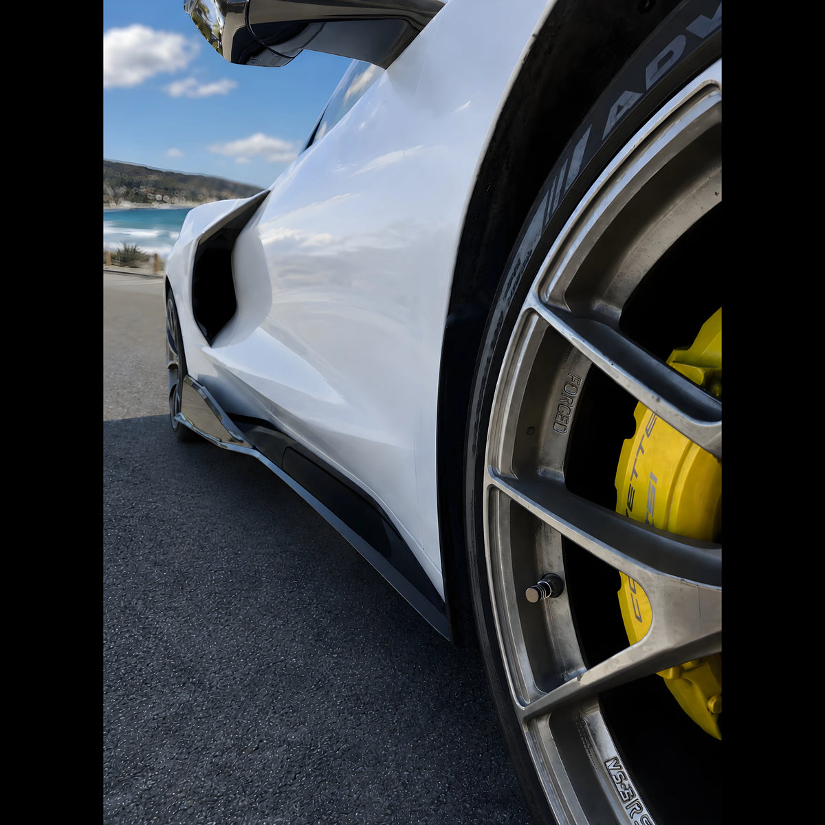 Corvette C8 Stingray 5VM side skirts, black extension panel beside rear wheel